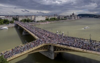 Több százezren a Békemeneten