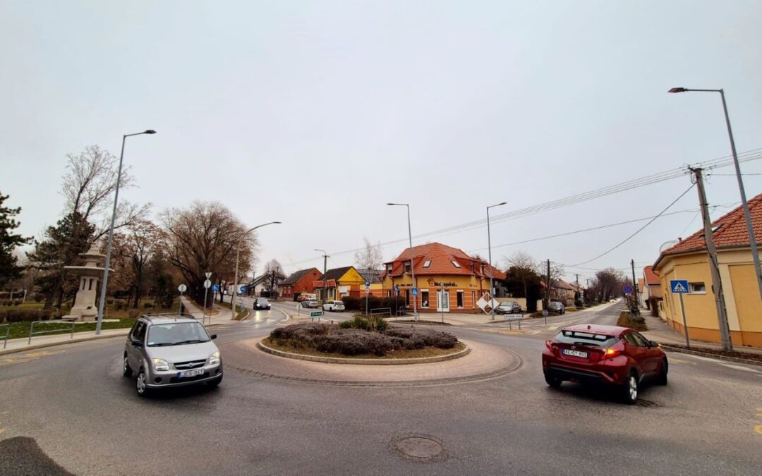 Oszlopcsere a Berényi úton a Kisteleki utcai körforgalomnál