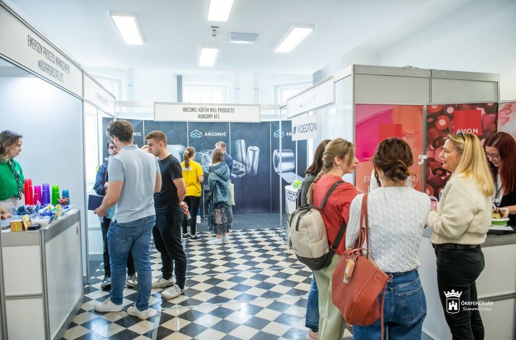 Sikeres állásbörze az Óbudai Egyetem Alba Regia Karon