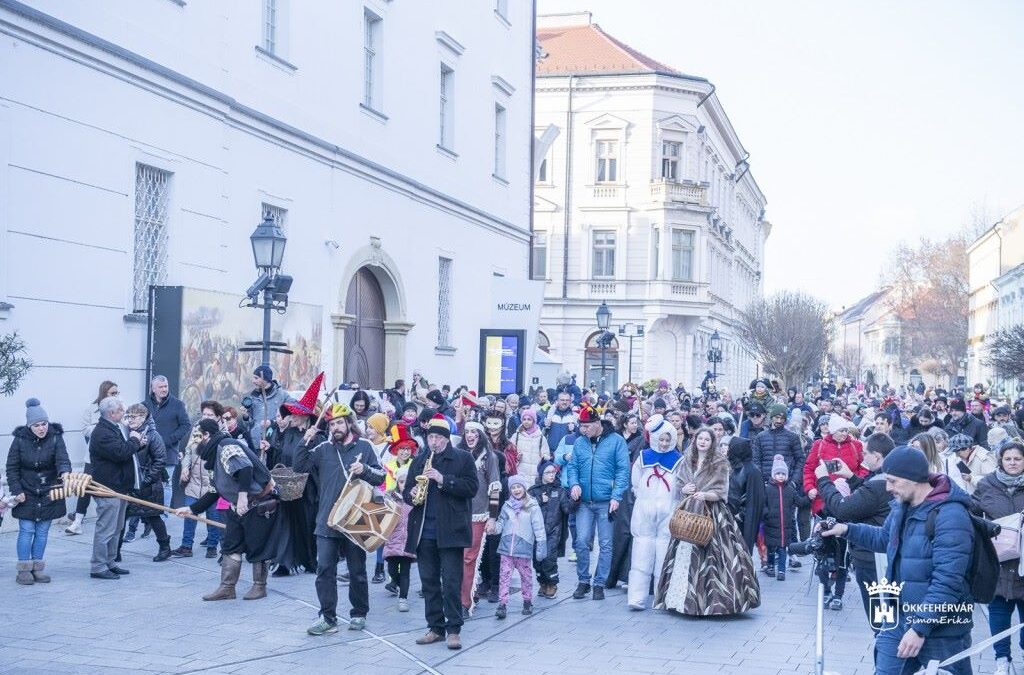 Fánkevéssel, bőgőtemetéssel és kiszebáb-égetéssel űzték el a telet