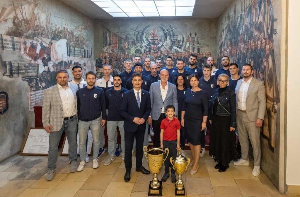 MÁV Előre: a Városházán ünnepeltlék a kupagyőzelmet