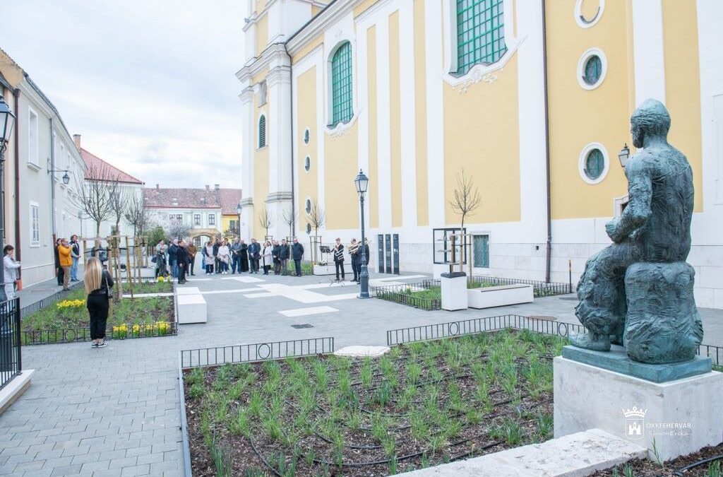 Elkészült a Géza nagyfejedelem tér felújítása