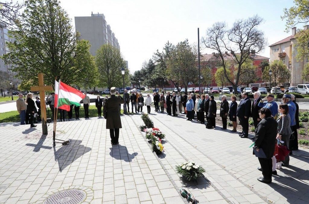 Méltó megemlékezés és főhajtás a katyńi áldozatok tiszteletére