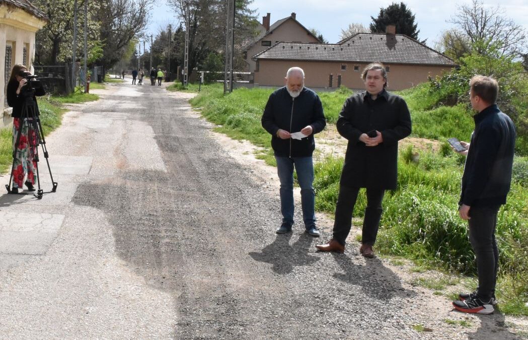 Átadták a munkaterületet, kezdődik a Krasznai és Udvardi utcák felújításának második üteme