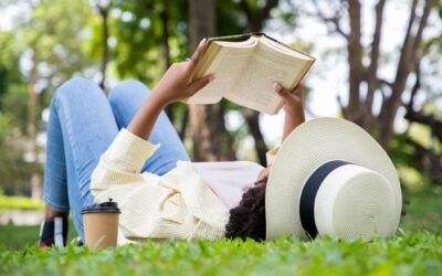 Csendes olvasás a parkban, a Széna téri Tagkönyvtár szervezésében