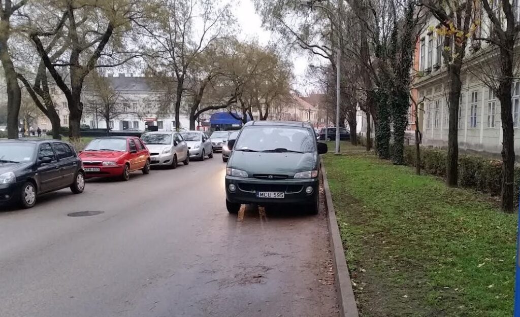 Kezdődik a Zichy liget járdájának felújítása – szakaszos megállási korlátozásokat vezetnek be