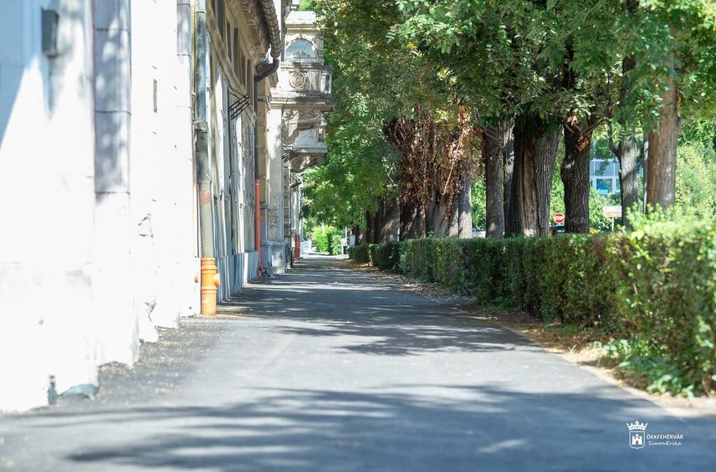 Elkészült a Zichy ligeti járda teljes felújítása
