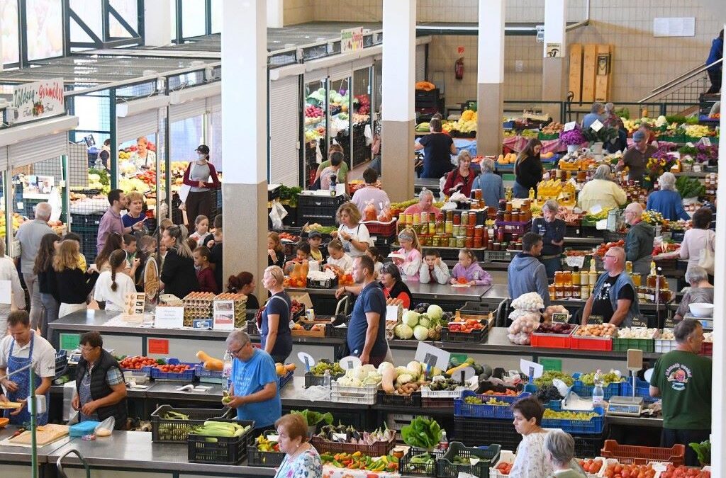 Fehérvári nyitvatartások október 23-án és a hosszú hétvégén