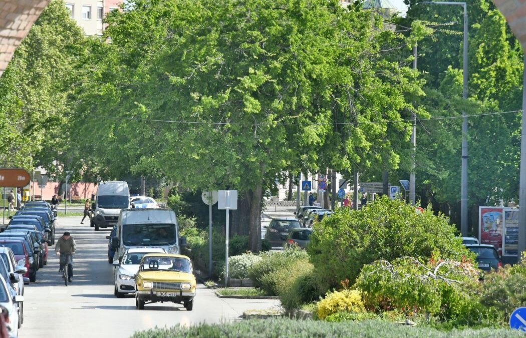 Keddtől újra szakaszos parkolózárás lesz a Rákóczi utcában