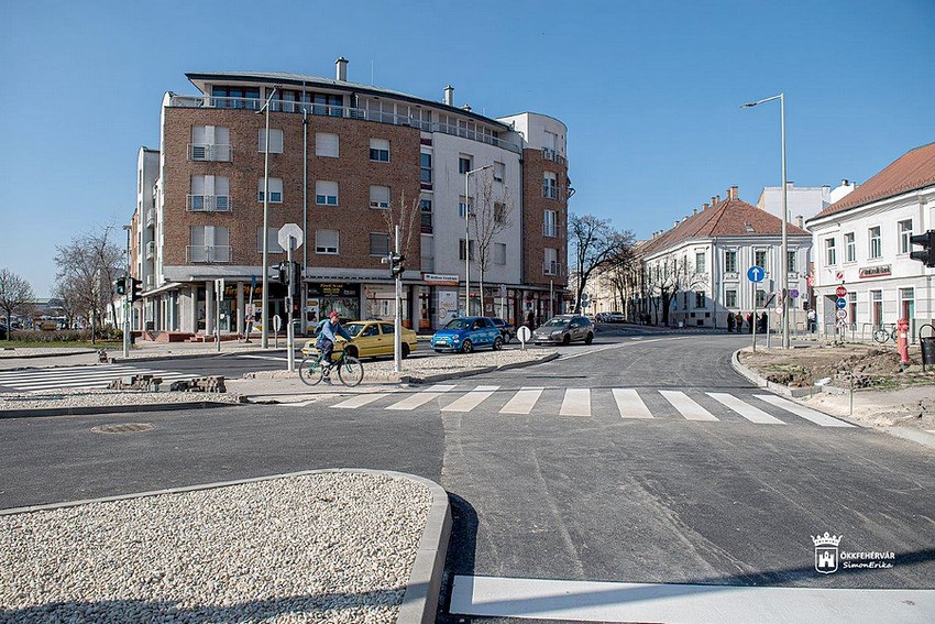 Október 29-én, szerdán nem lehet a Budai útról a Piac tér felé kanyarodni