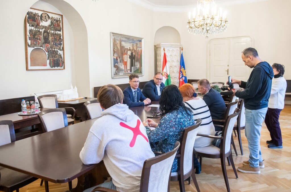 Emelkednek januártól a fehérvári családokat, időseket, tanulókat segítő önkormányzati támogatások