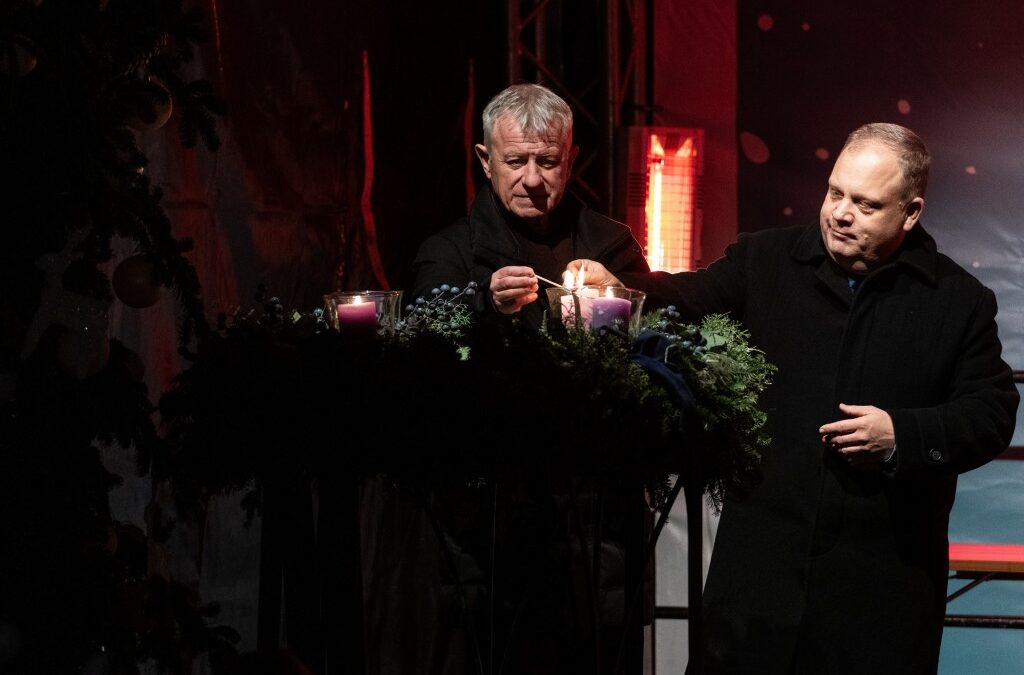 Fehérvári Advent – fellobbant az öröm gyertyalángja