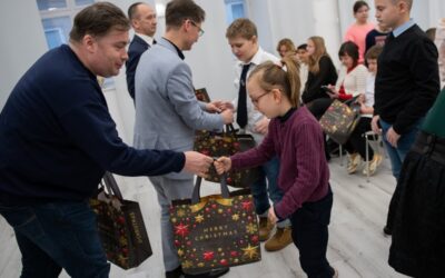 Fehérvár Angyalai idén sajátos nevelési igényű gyerekeket ajándékoztak meg a Hiemer-házban
