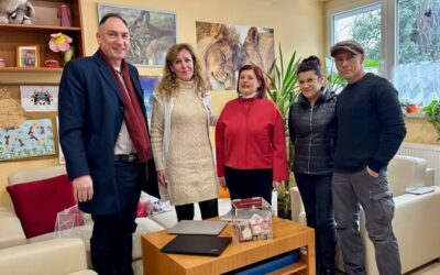 Átadták az advent idején összegyűlt adományt a kórház gyermekpszichiátriai gondozójának