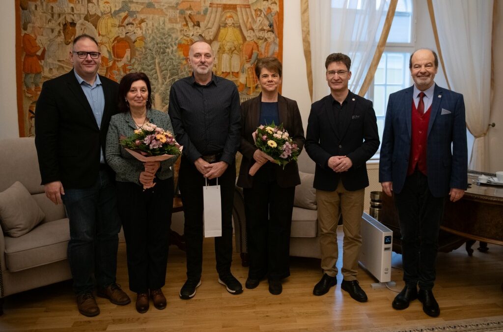 Újra kinevezett intézményvezetőkkel találkozott Fehérvár polgármestere a Városházán