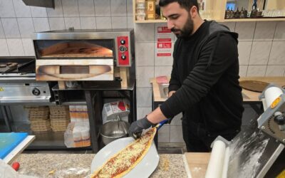 Emrah ezt is megmutatta: így készül a török pide