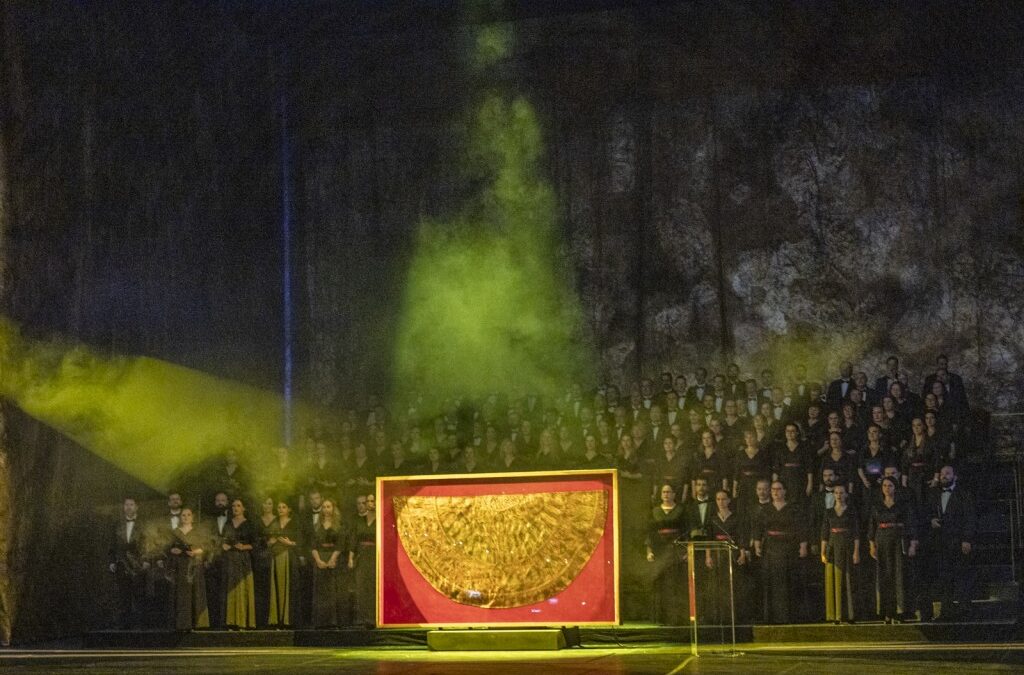Fehérváron a Koronázási palást másolata