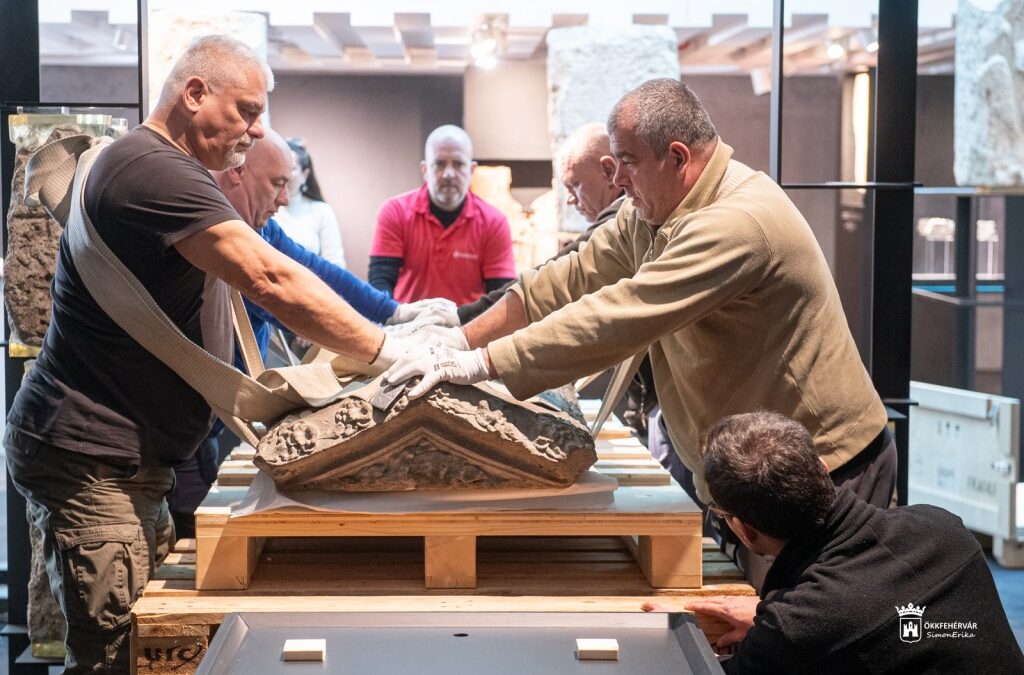 Svájcból érkezett Fehérvárra Árpád-házi Boldog Erzsébet szarkofágfedele