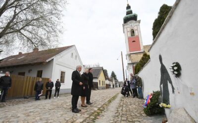 A Rác utcában kivégzett, ártatlan fehérváriakra emlékeztek